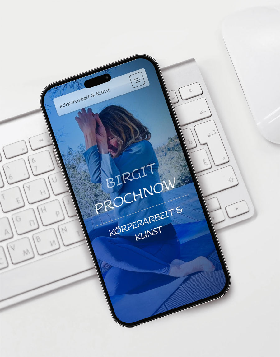 Homepage der Website Prochnow auf einem Smartphone