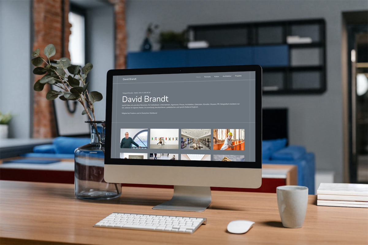 Ansicht iMac mit der Homepage des Fotografen David Brandt.