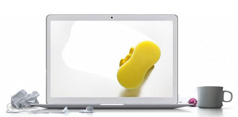 Laptop Monitor wird gesäubert